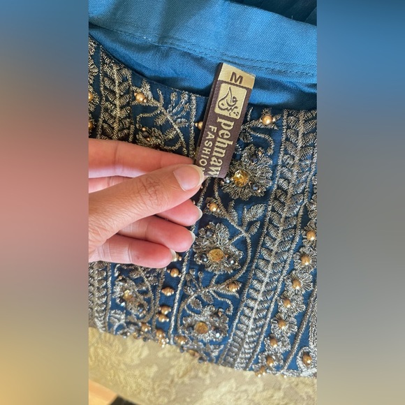 Brand new Medium size Asian/desi outfit. Dm for details - Picture 5 of 5